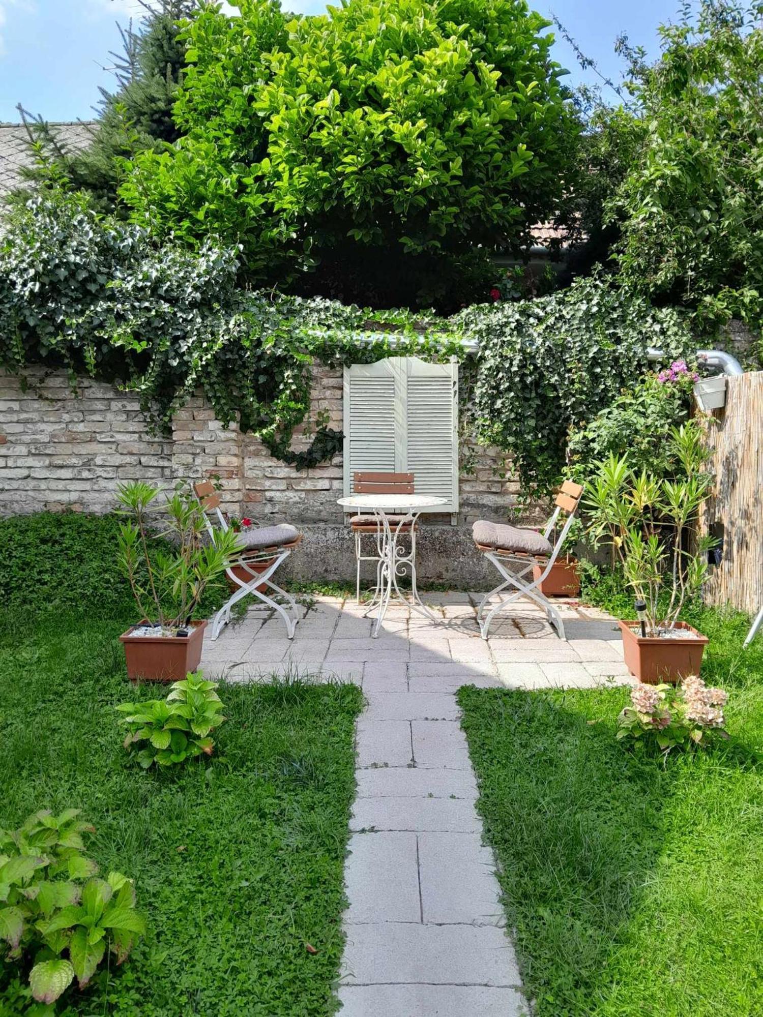 Edina Vintage Vendégház Mosonmagyaróvár Exterior foto